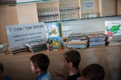 Knihy z dobročinné sbírky byly věnovány dětem v nemocnici Prostějov